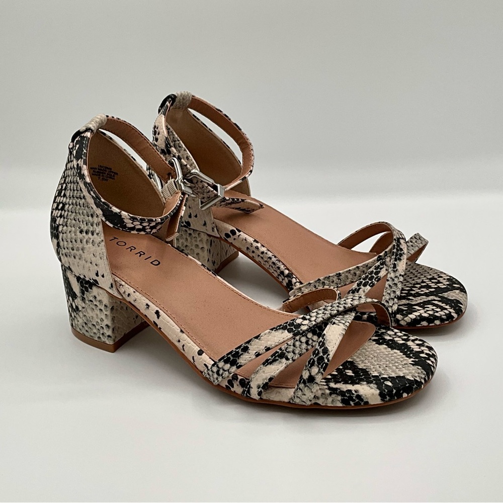 NEW Torrid Faux Snake Skin B&W Strappy Open Toe Low Block Heel Womens US 7.5W